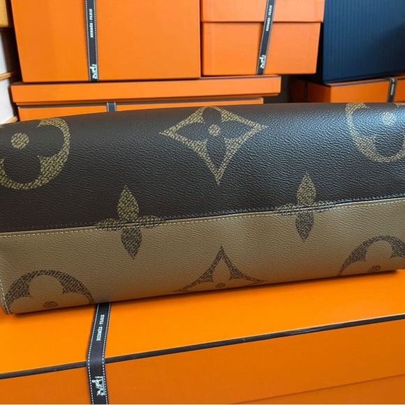 ❌SOLD❌ Authentic LV OnTheGo MM Monogram - Picture 5 of 5